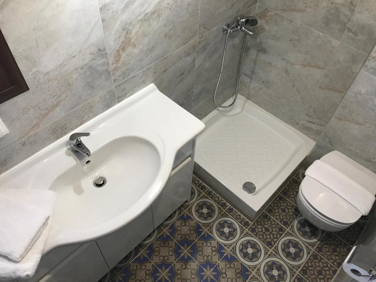 Giorgos Apartments Square เนอาวรัสนา ภายนอก รูปภาพ