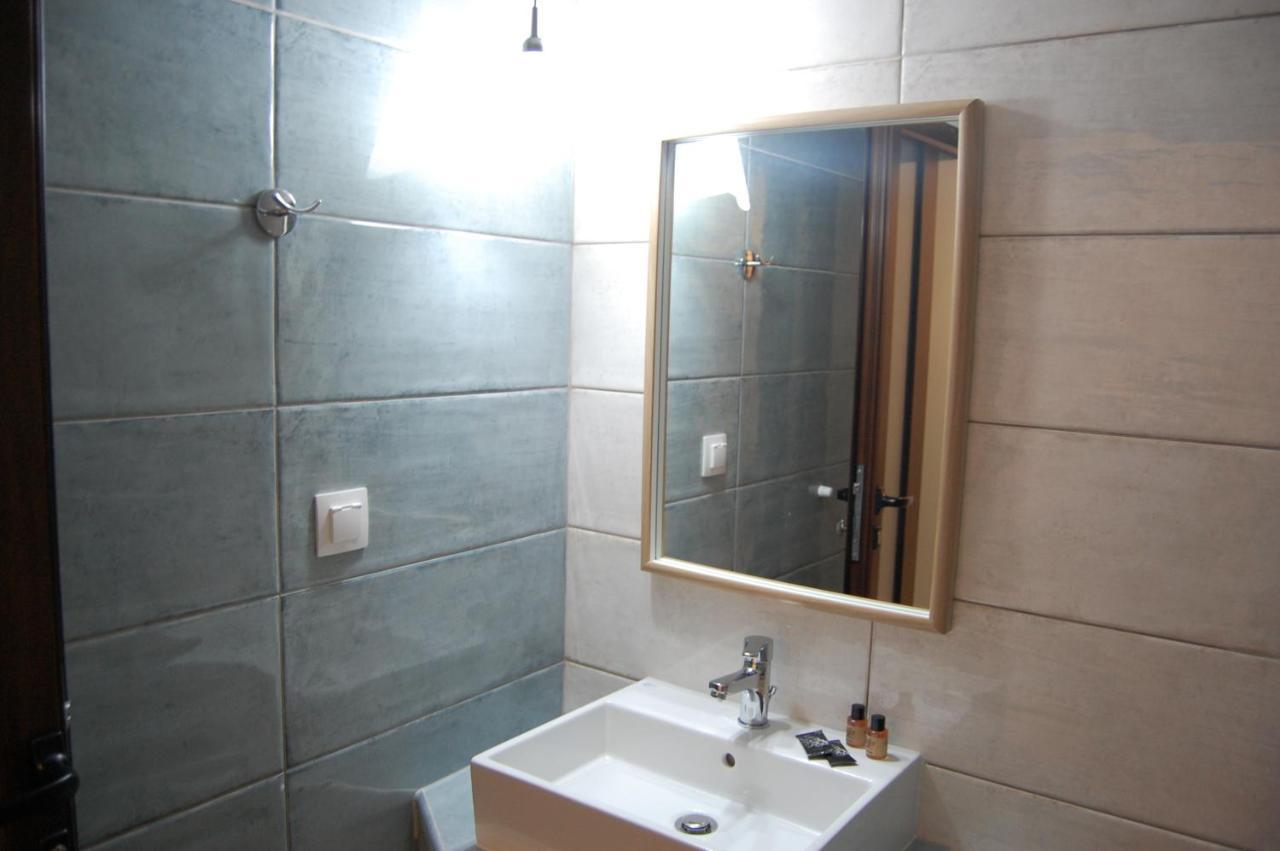 Giorgos Apartments Square เนอาวรัสนา ภายนอก รูปภาพ