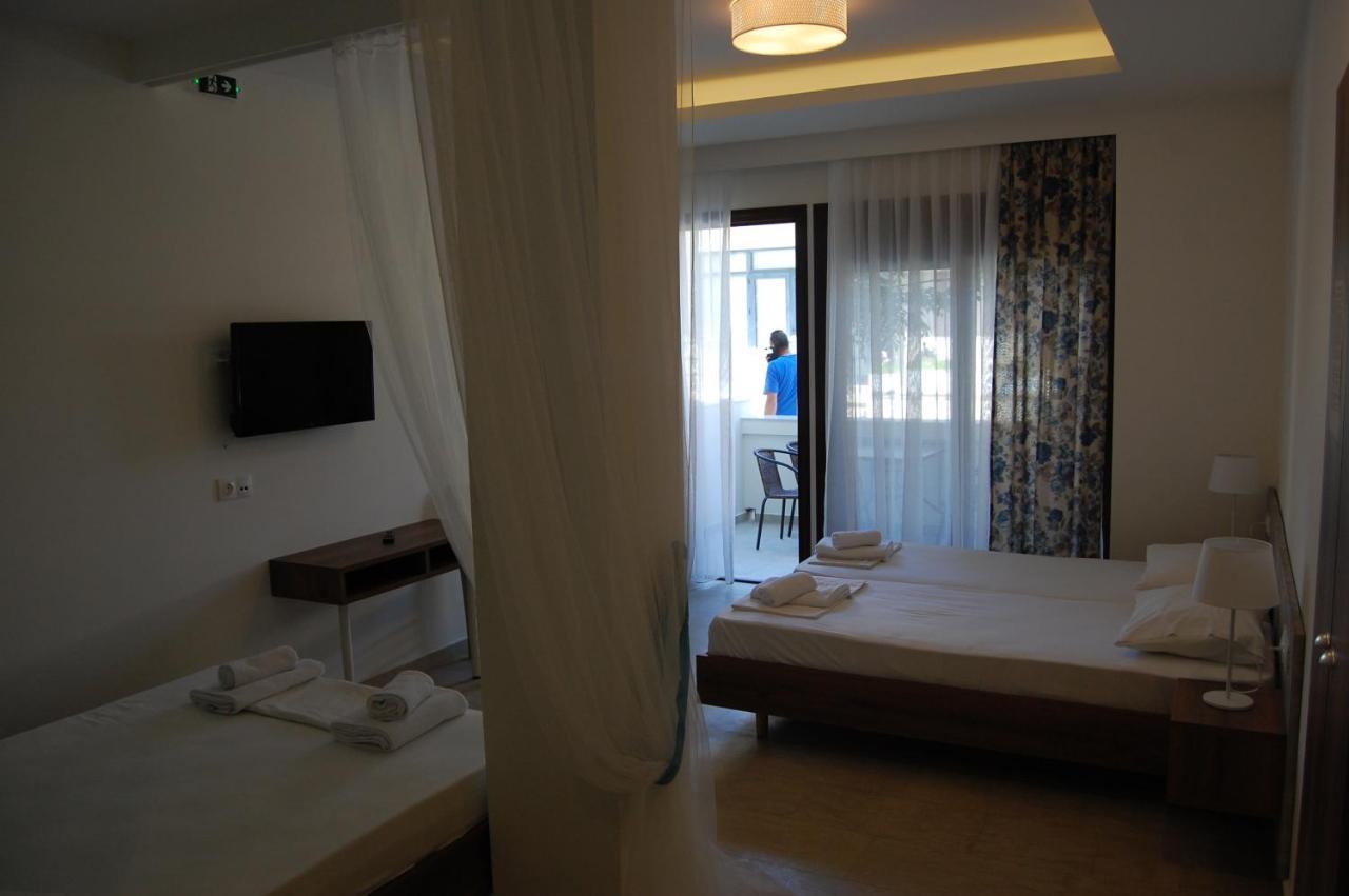 Giorgos Apartments Square เนอาวรัสนา ภายนอก รูปภาพ