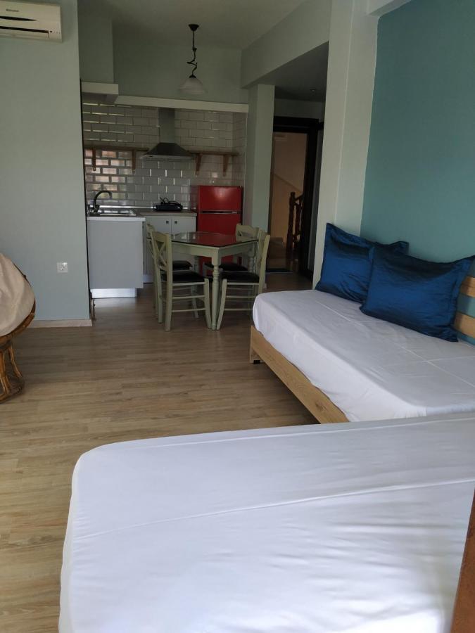 Giorgos Apartments Square เนอาวรัสนา ภายนอก รูปภาพ
